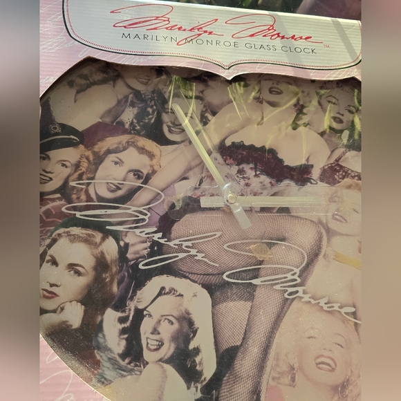Marilyn Monroe Glass Clock by Bernard of Hollywood 13.75" New in Box 2010 - Picture 5 of 6